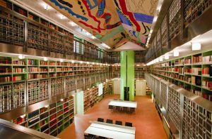. La Biblioteca (nel soffitto l’affresco di Ignazio Moncada)