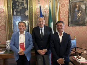 Da sinistra: il direttore generale Nicola Vernuccio, il sindaco metropolitano Roberto Lagalla, il direttore della Direzione Sviluppo economico ed i Servizi Sociali, Turistici e Culturali Giuseppe Piazza. 